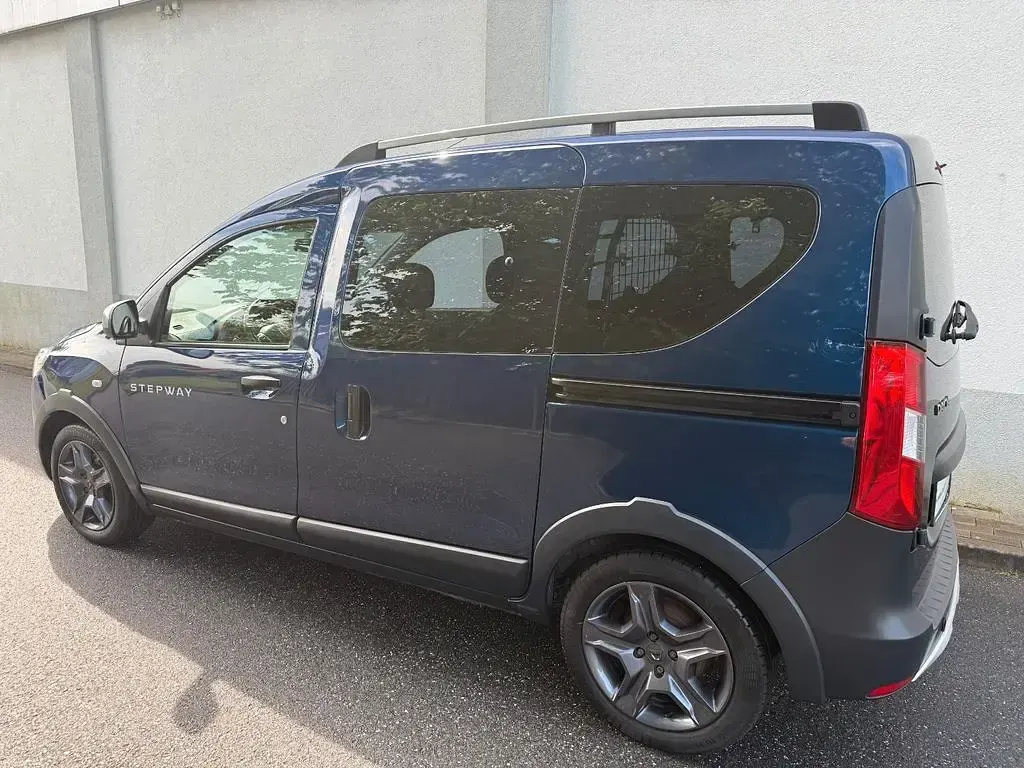 Gebraucht Dacia Dokker Celebration 116 PS (85 kW) 2018 Blau Van / Kleinbus