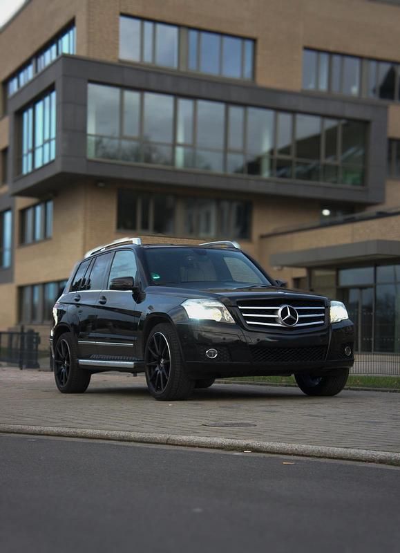 Schwarz Gebraucht 2008 Mercedes GLK320 SUV | 8.500 € (Fairer Preis) - Bild 1/4