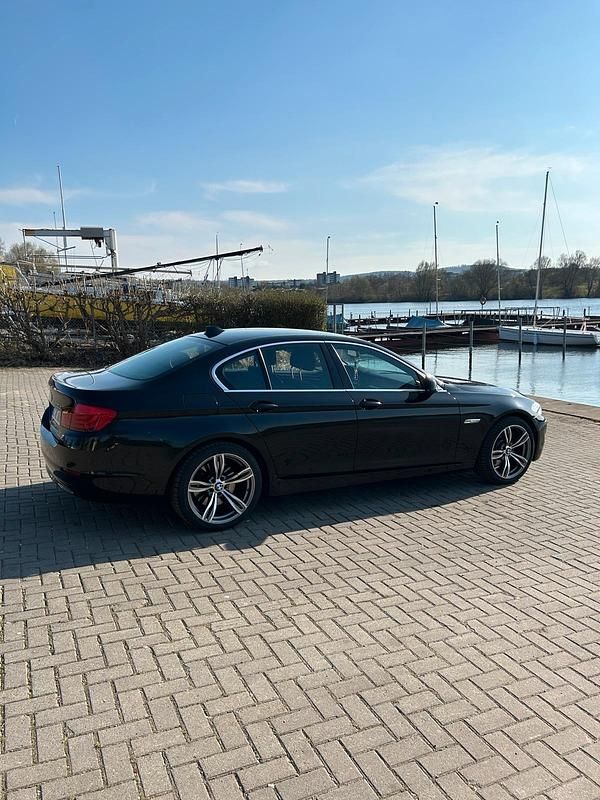Gebraucht BMW 530 258 PS (189 kW) 2012 Schwarz Limousine