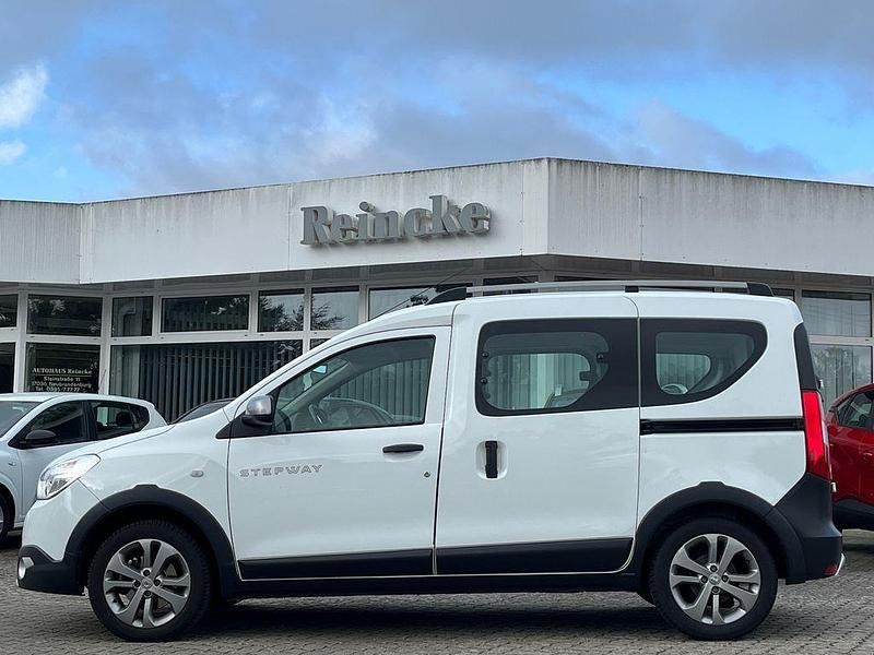 Weiß Gebraucht 2015 Dacia Dokker Stepway Van | 13.990 € - Bild 1/4