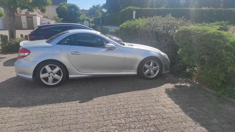 Silber Gebraucht 2005 Mercedes SLK200 AMG Cabrio | 7.997 € (Fairer Preis) - Bild 1/4
