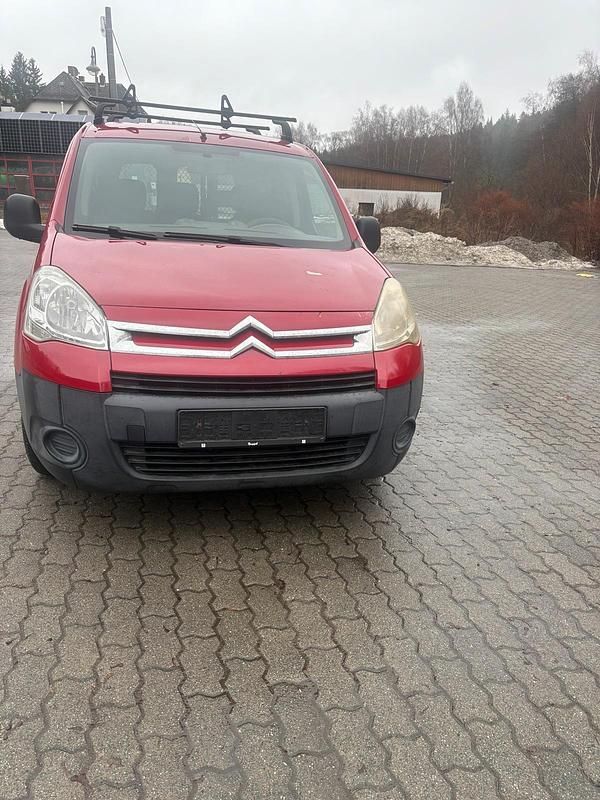 Gebraucht Citroën Berlingo 75 PS (55 kW) 2009 Rot Van / Kleinbus