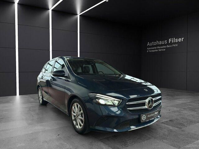 Blau Gebraucht 2022 Mercedes B200 Progressive Van / Kleinbus | 31.854 € (Teuer) - Bild 1/4