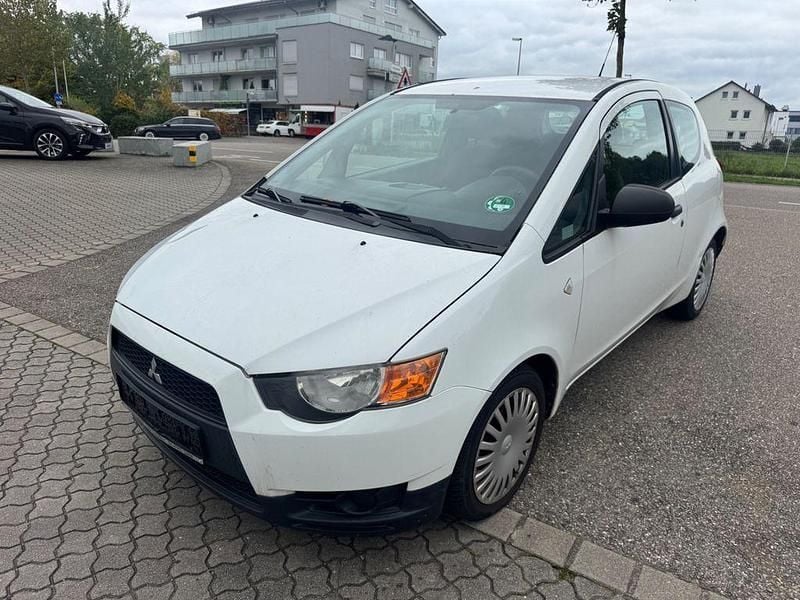 Weiß Gebraucht 2009 Mitsubishi Colt Inform Limousine | 1.500 € (Fairer Preis) - Bild 1/4