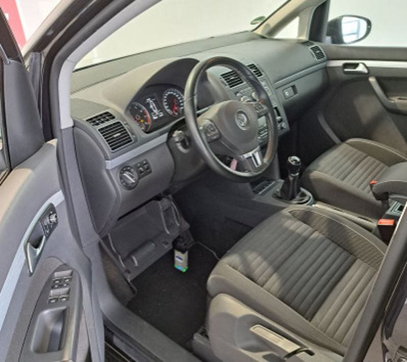 Gebraucht VW Touran Cup 140 PS (102 kW) 2015 Schwarz Van / Kleinbus