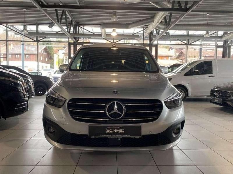 Gebraucht Mercedes T180 Progressive 116 PS (85 kW) 2024 Helvinsilber Van / Kleinbus