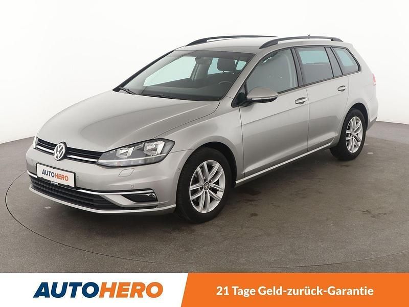 Silber Gebraucht 2017 VW Golf VII Comfortline Kombi | 15.470 € (Fairer Preis) - Bild 1/3