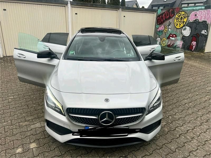 Andere farben Gebraucht 2018 Mercedes 200 AMG line Kombi | 12.750 € - Bild 1/4