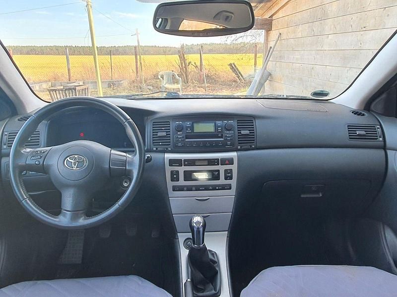 Gebraucht Toyota Corolla 110 PS (80 kW) 2004 Silber Limousine