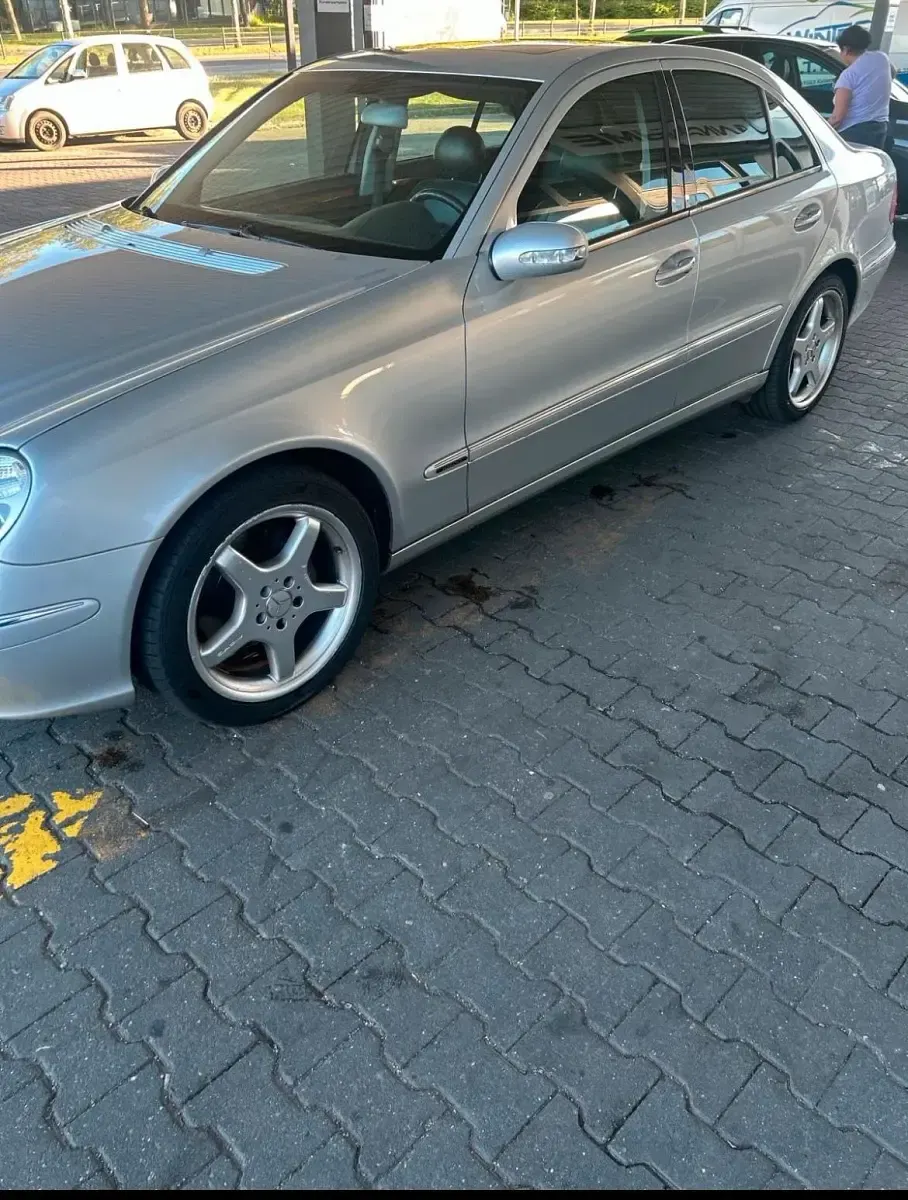 Brugt Mercedes E320 224 HK (164 kW) 2003 Sølv Sedan