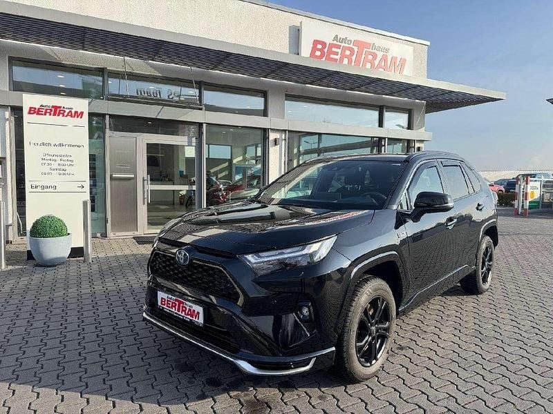 Tiefschwarz mica metallic Gebraucht 2022 Toyota RAV4 Hybrid SUV | 40.990 € (Fairer Preis) - Bild 1/4