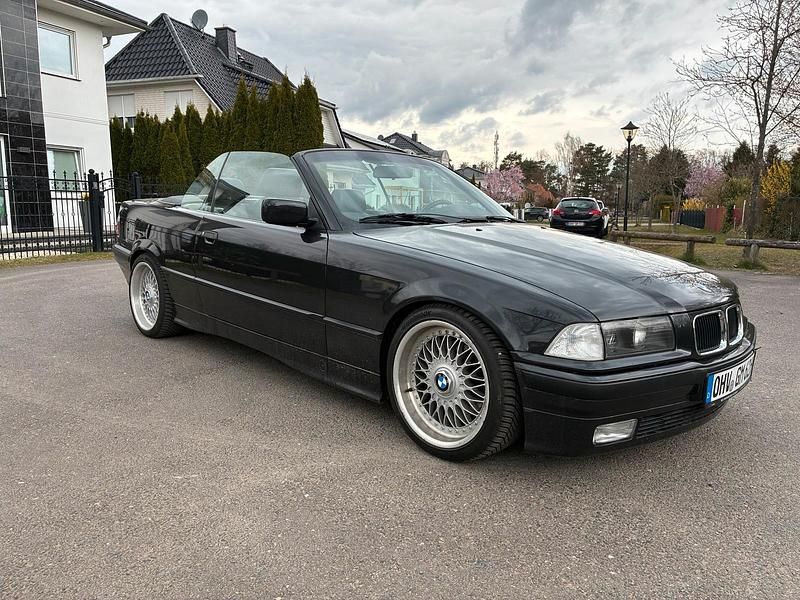 Gebraucht BMW 325 Cabriolet 192 PS (141 kW) 1993 Schwarz Cabrio