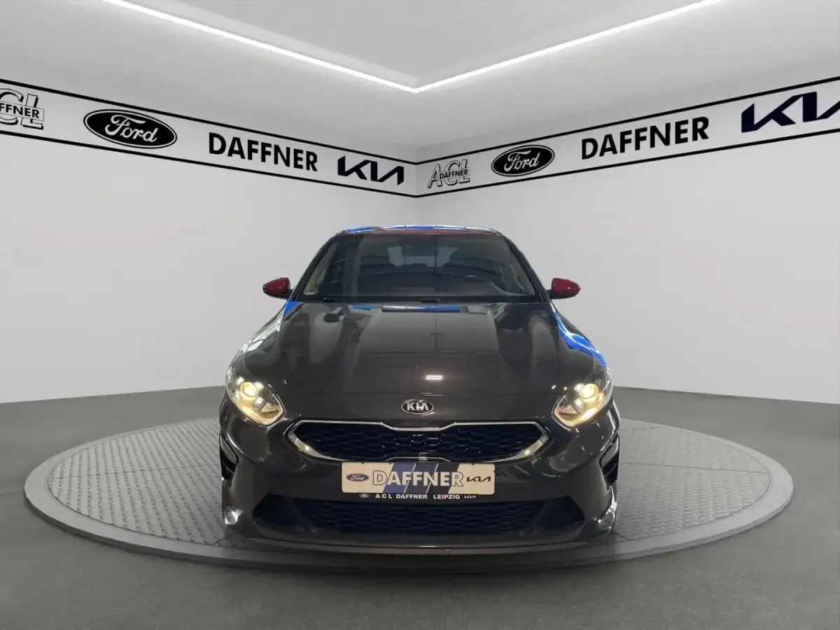 Gebraucht Kia Ceed Vision 140 PS (102 kW) 2020 Grau Kleinwagen