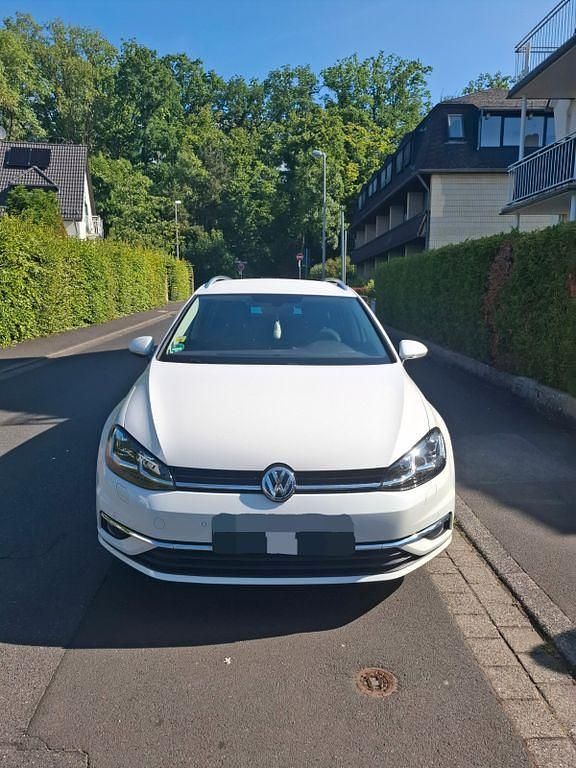 Weiß Gebraucht 2020 VW Golf VII United Kombi | 18.499 € (Fairer Preis) - Bild 1/4