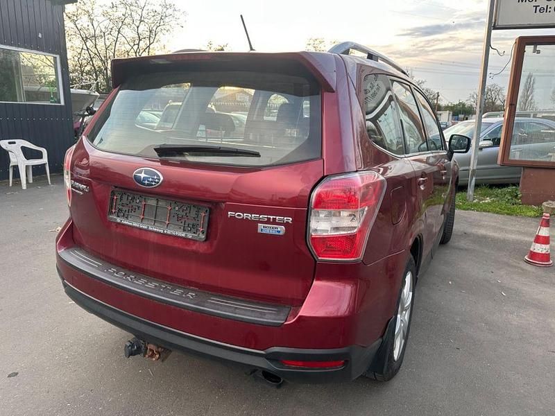 Gebraucht Subaru Forester Exclusive+ 147 PS (108 kW) 2013 Rot SUV