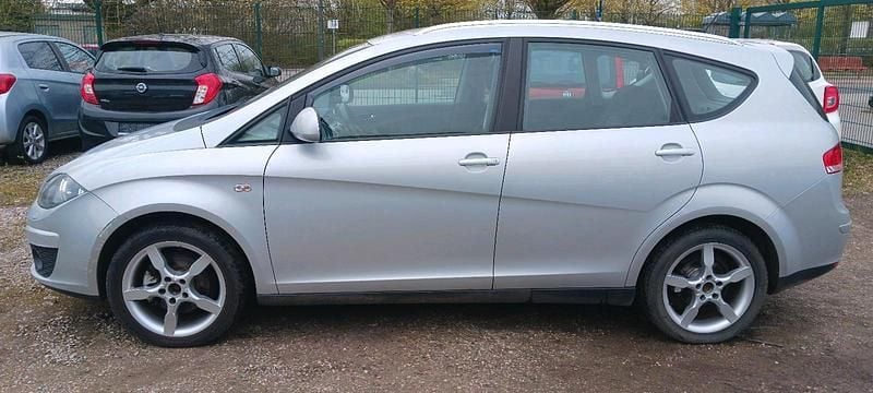 Gebraucht Seat Altea XL 103 PS (75 kW) 2012 Silber Van / Kleinbus