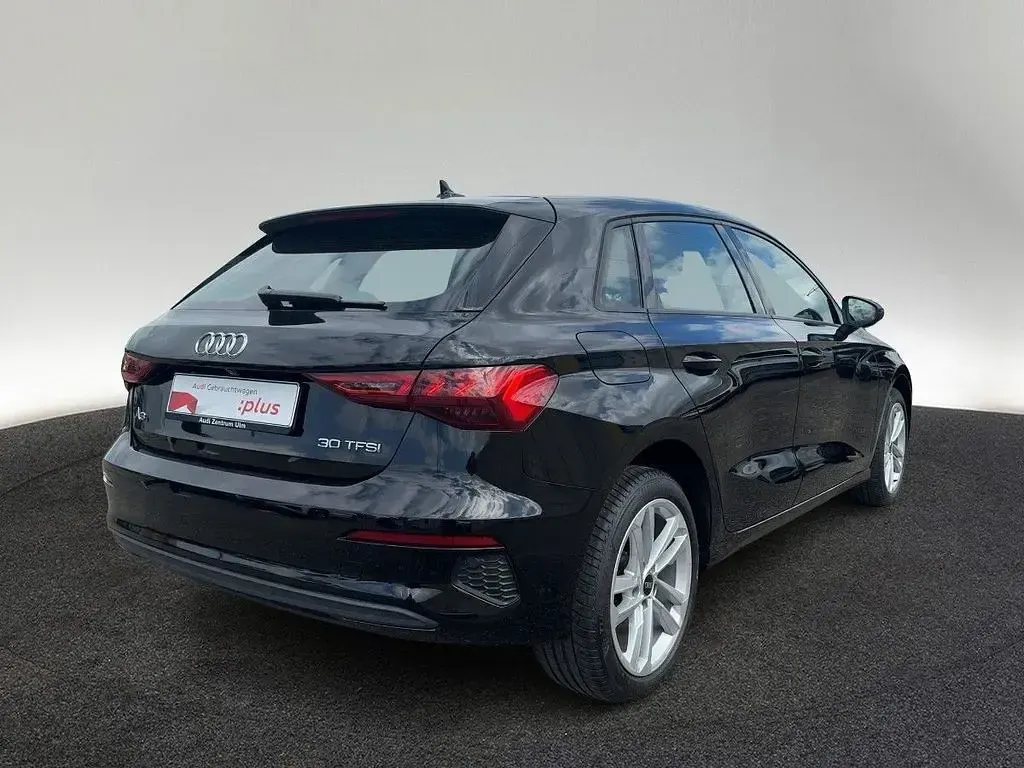 Gebraucht Audi A3 110 PS (80 kW) 2023 Brillantschwarz Limousine