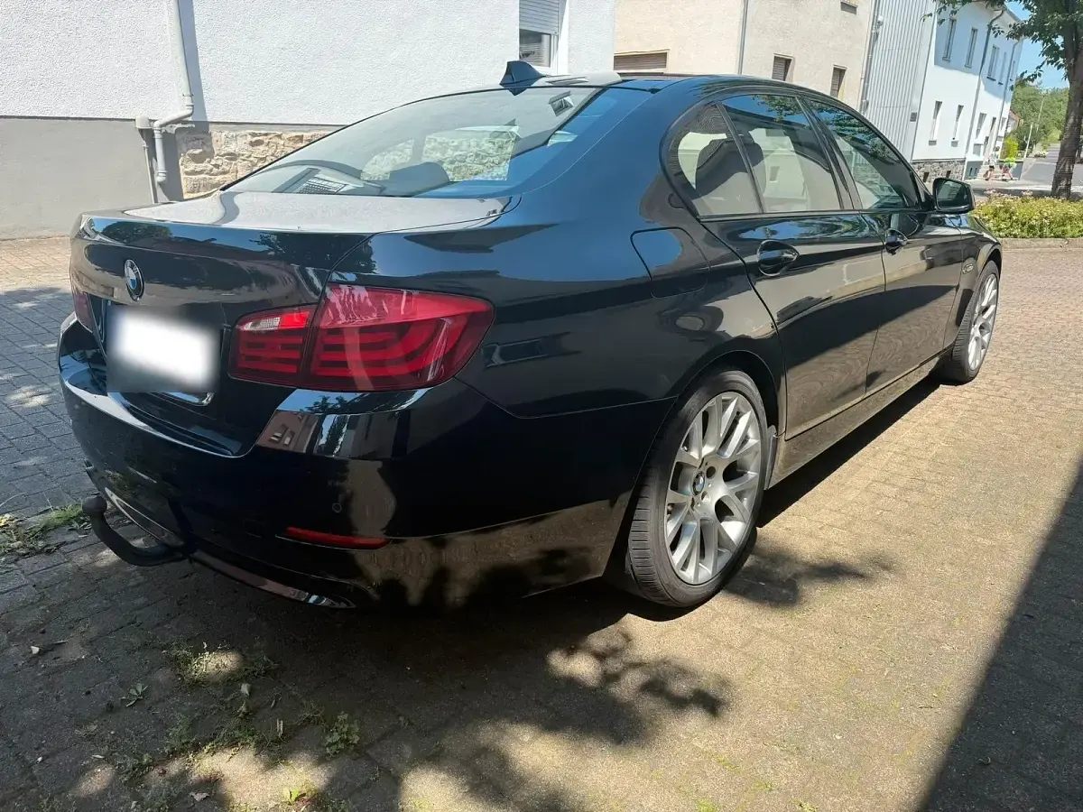 Gebraucht BMW 528 258 PS (189 kW) 2010 Schwarz Limousine