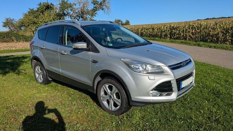 Silber Gebraucht 2016 Ford Kuga Titanium SUV | 12.700 € (Superpreis) - Bild 1/4