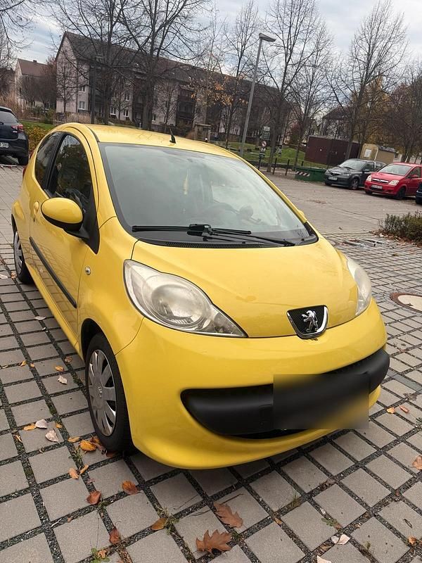 Gelb Gebraucht 2005 Peugeot 107 Kleinwagen | 800 € (Superpreis) - Bild 1/4