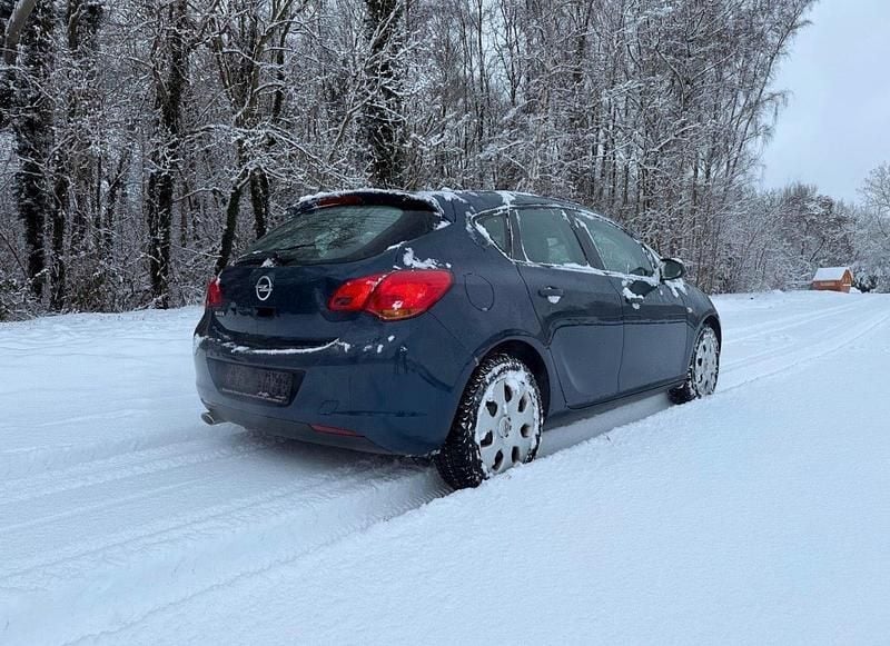 Blau Gebraucht 2011 Opel Astra Kleinwagen | 3.500 € (Guter Preis) - Bild 1/4