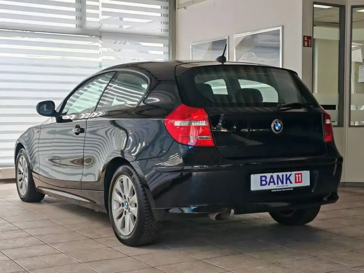 Gebraucht BMW 116 Advantage 116 PS (85 kW) 2012 Schwarz Kleinwagen
