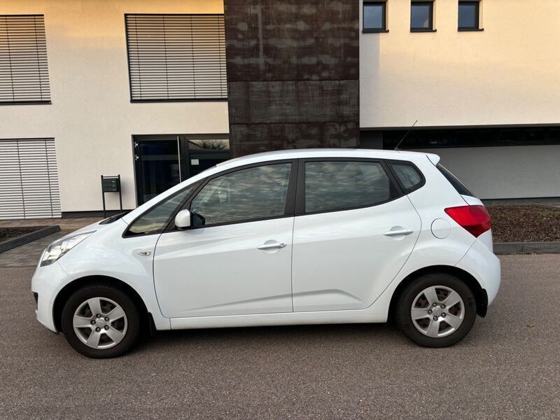 Gebraucht Kia Venga 90 PS (66 kW) 2012 Weiß Kleinwagen