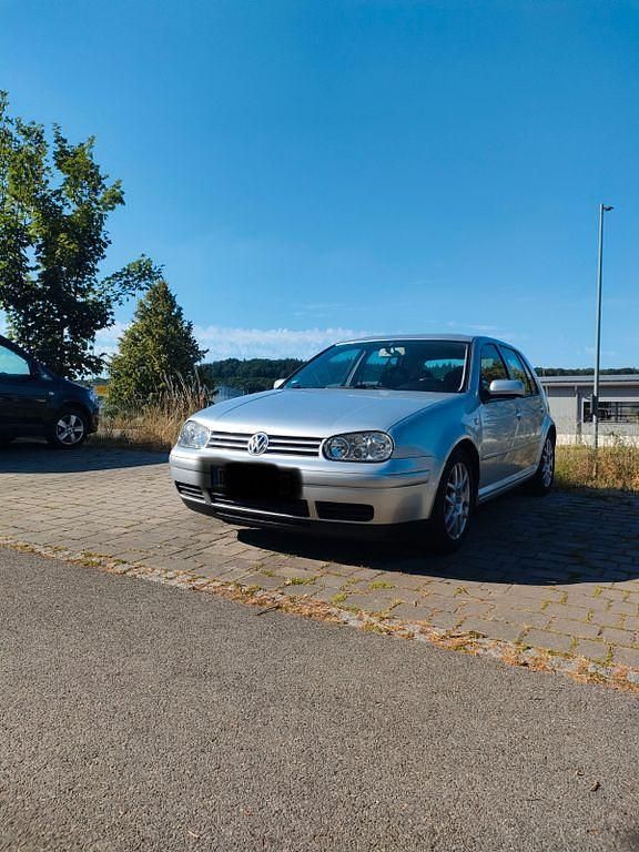 Silber Gebraucht 2001 VW Golf IV Highline Limousine | 2.500 € (Guter Preis) - Bild 1/4