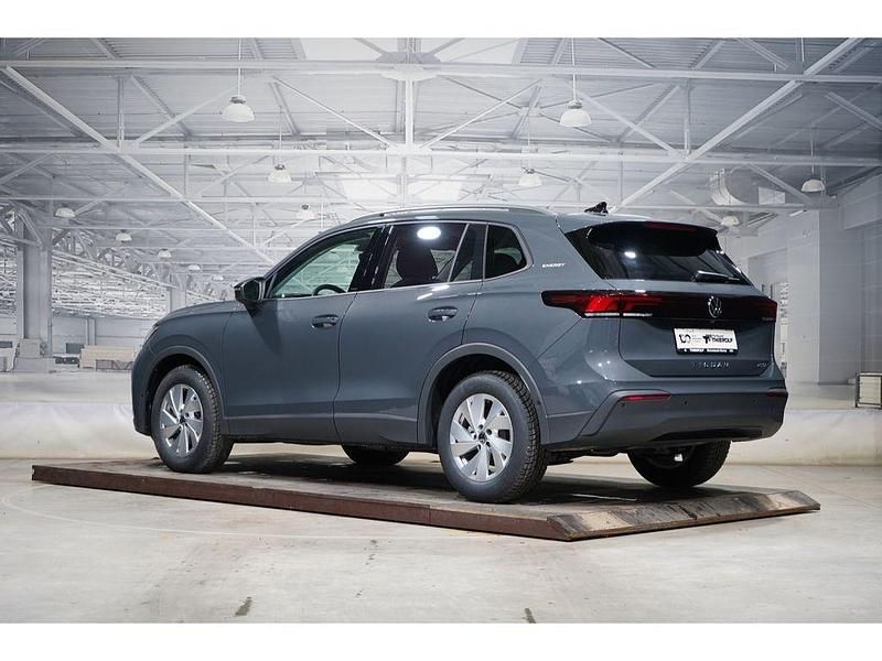 Neu VW Tiguan 150 PS (110 kW) 2026 Delfingrau metallic SUV
