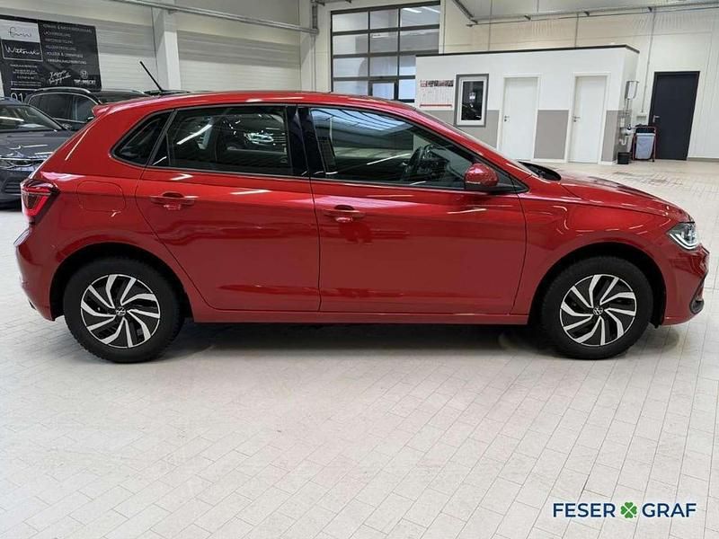 Gebraucht VW Polo Life 95 PS (69 kW) 2022 Kings red metallic Kleinwagen