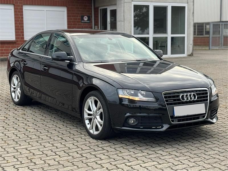 Schwarz Gebraucht 2011 Audi A4 Limousine | 5.950 € (Guter Preis) - Bild 1/4