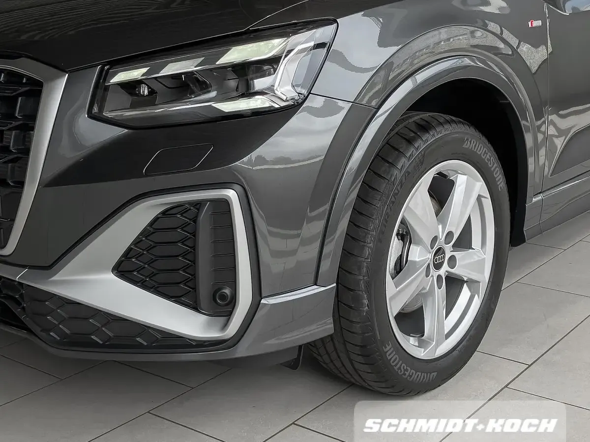 Gebraucht Audi Q2 S-Line 150 PS (110 kW) 2026 Daytonagrau perleffekt (grau) SUV