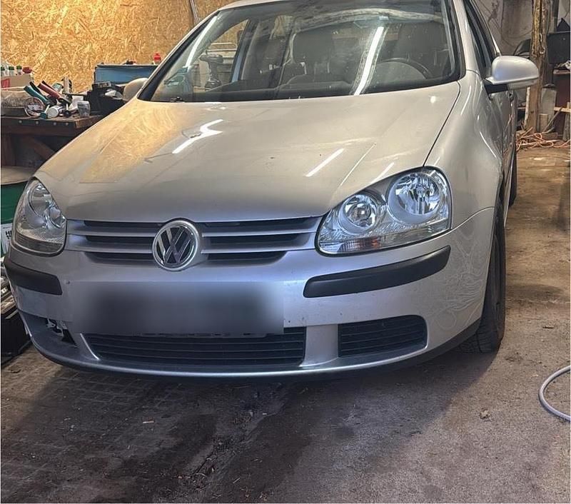 Silber Gebraucht 2005 VW Golf V Kleinwagen | 1.000 € (Superpreis) - Bild 1/4