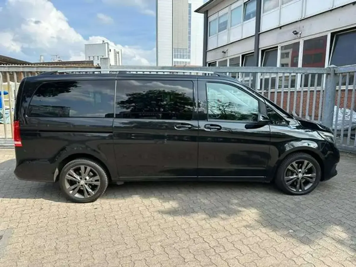 Gebraucht Mercedes V220 Avantgarde 163 PS (119 kW) 2017 Schwarz Van / Kleinbus