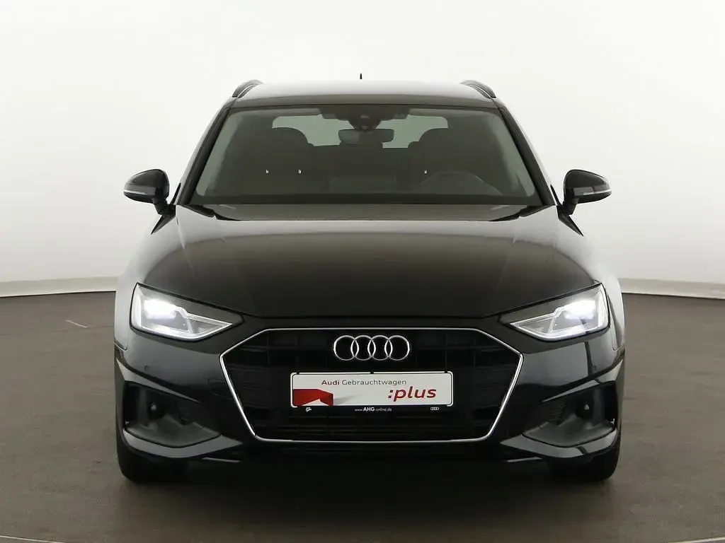 Używany Audi A4 Basis 150 KM (110 kW) 2022 Czarny Kombi