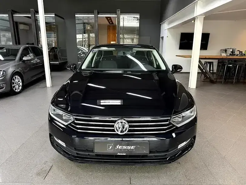 Używany VW Passat Trendline 125 KM (91 kW) 2018 Czarny Sedan/Limuzyna
