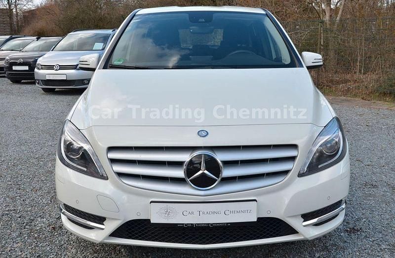 Gebraucht Mercedes B200 136 PS (100 kW) 2012 Weiß Van / Kleinbus