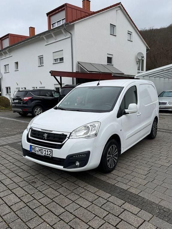 Gebraucht Peugeot Partner Comfort plus 99 PS (72 kW) 2016 Weiß Van / Kleinbus