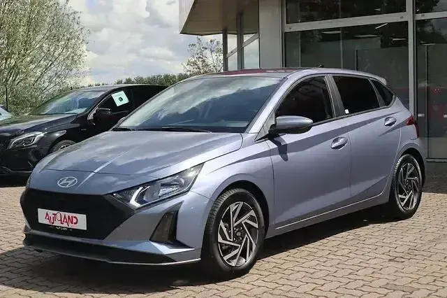 Neu Hyundai i20 Blackline 90 PS (66 kW) 2026 Gelb Kleinwagen