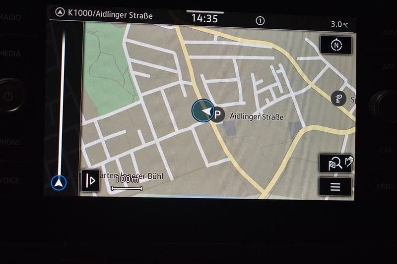 Gebraucht VW Touran Comfortline 150 PS (110 kW) 2022 Weiß Van / Kleinbus