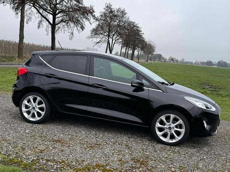 Gebraucht Ford Fiesta Titanium 125 PS (91 kW) 2017 Schwarz Limousine