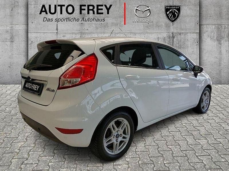 Gebraucht Ford Fiesta 125 PS (91 kW) 2013 Weiss Kleinwagen