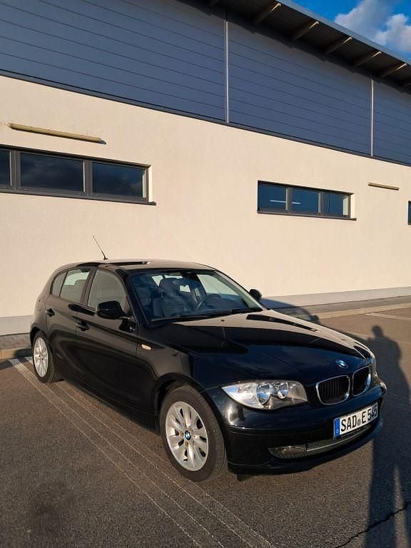 Gebraucht BMW 116 122 PS (89 kW) 2010 Schwarz Kleinwagen