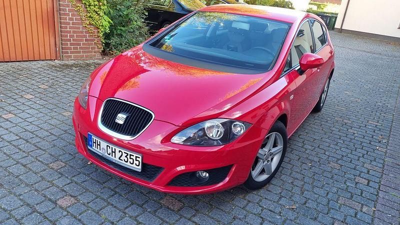 Rot Gebraucht 2010 Seat Leon Reference Limousine | 4.350 € (Fairer Preis) - Bild 1/4