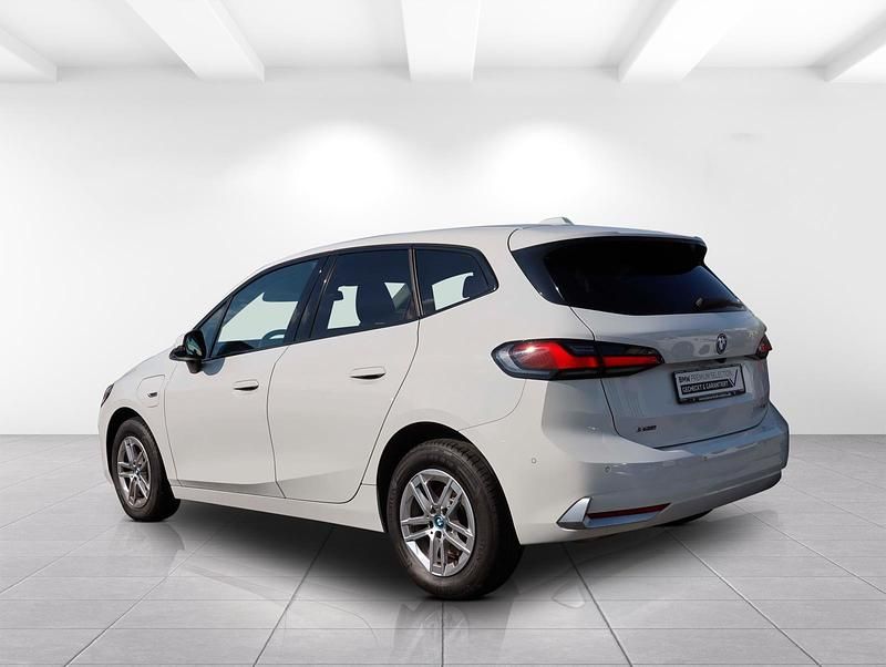 Gebraucht BMW 225 Active Tourer Luxury Line 245 PS (180 kW) 2022 Weiß Van / Kleinbus