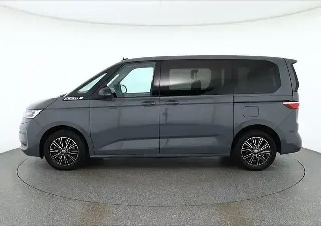 Käytetty VW Multivan 204 HP (150 kW) 2023 Harmaa Tila-auto