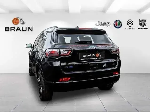 Käytetty Jeep Compass 241 HP (177 kW) 2022 Musta Katumaasturi