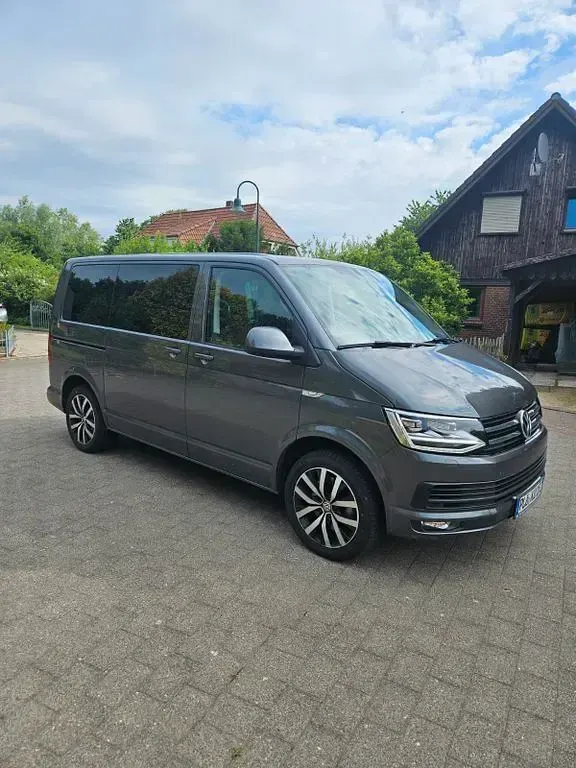 Gebraucht VW Multivan Comfortline 204 PS (150 kW) 2017 Grau Van / Kleinbus
