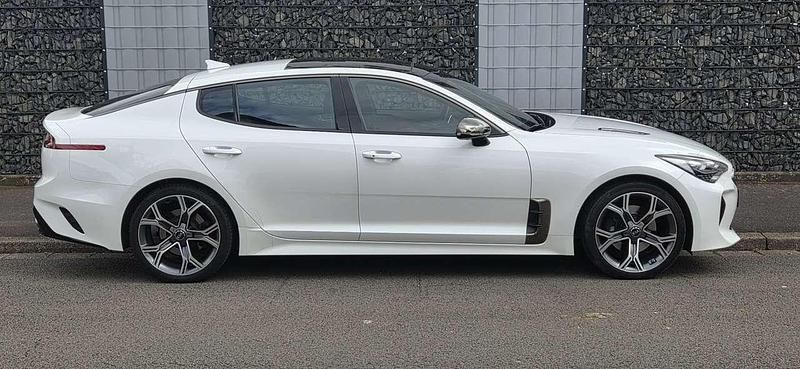 Gebraucht Kia Stinger GT-Line 200 PS (147 kW) 2018 Weiß Kleinwagen