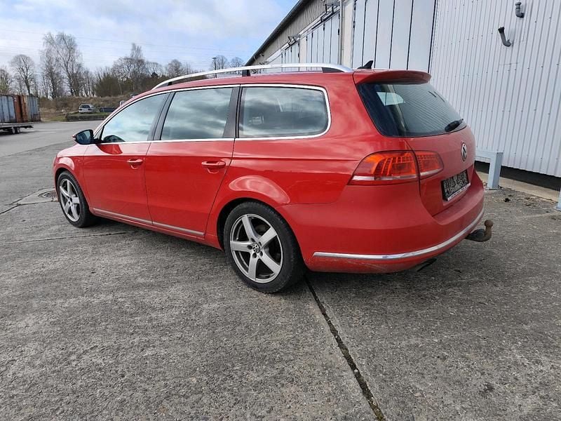 Gebraucht VW Passat 170 PS (125 kW) 2011 Rot Kombi
